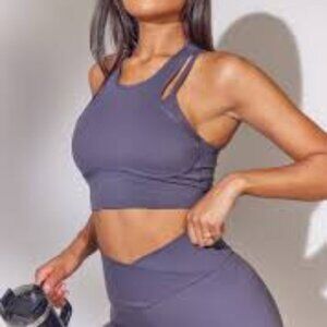 NWT - PrettyLittleThing Double Strap Sports Bra